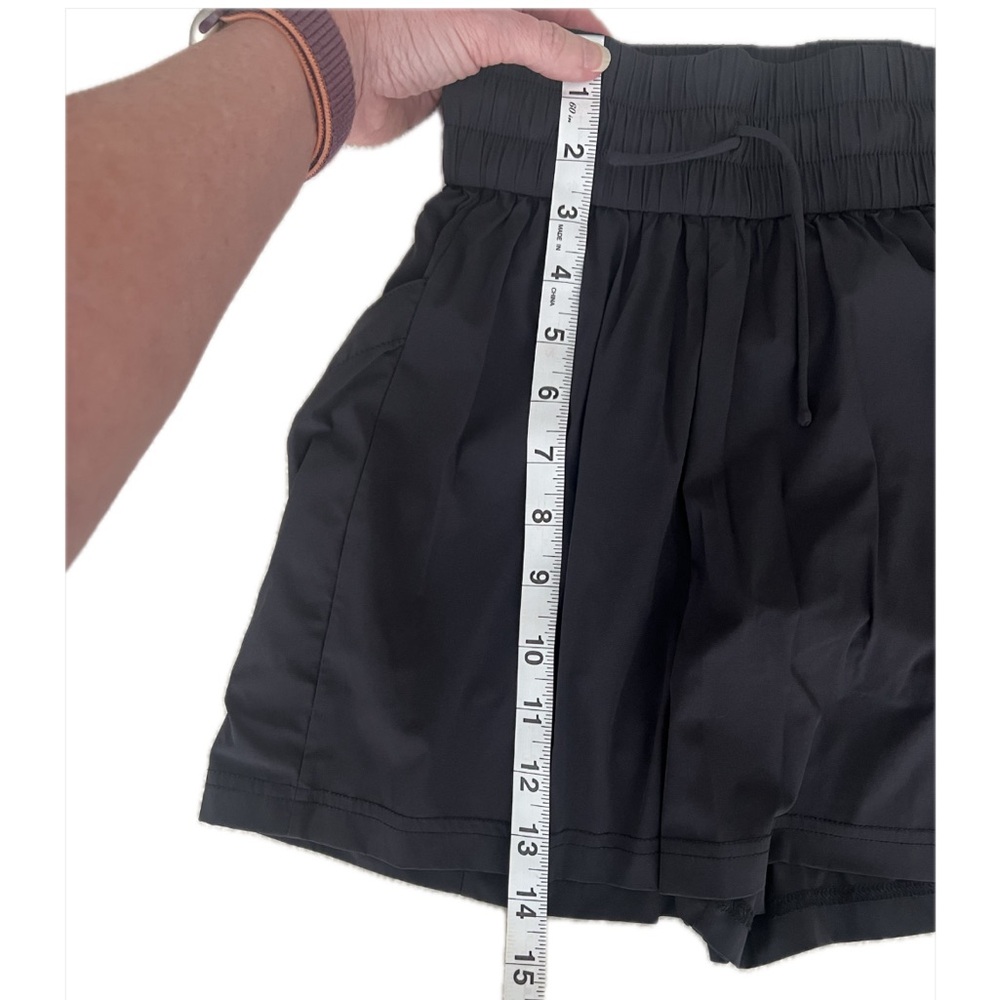 Sweaty Betty Circuit Workout Shorts XS - 2” inseam, inner liner/undershort - Picture 7 of 9